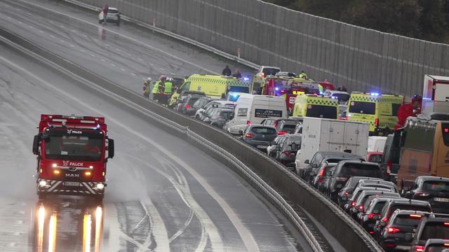 Der er helt spærret i vestgående retning på Fynske Motorvej efter en ulykke