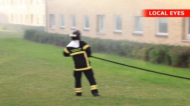 En lejlighed har fredag morgen stået i flammer