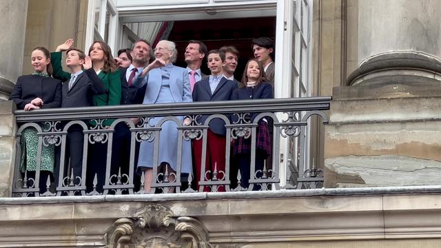 Kongefamilien på balkon