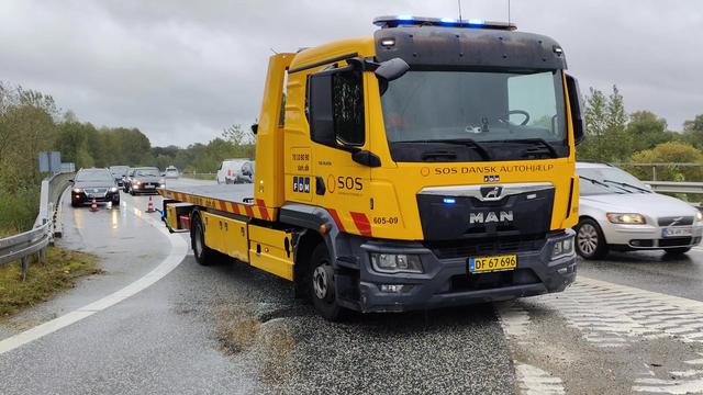 Tilkørsel spærret: Varebil gik i stå i regnen