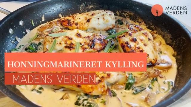 Honningmarineret kylling med spinat og svampe sauce er lækker aftensmad, der nemt laves med kyllingebrystfilet.
Dertil den lækre sauce, der er ret simpel at lave i en pande mens de honningmarinerede kyllingebrystfileter er i ovnen. God fornøjelse i dit køkken.
Se opskrift på honningmarineret kylling: https://madensverden.dk/honningmarineret-kylling-med-spinat-og-svampe-sauce/
Find flere lækre opskrifter på Madensverden.dk: https://madensverden.dk/
#kylling #chicken #recipe #spinach